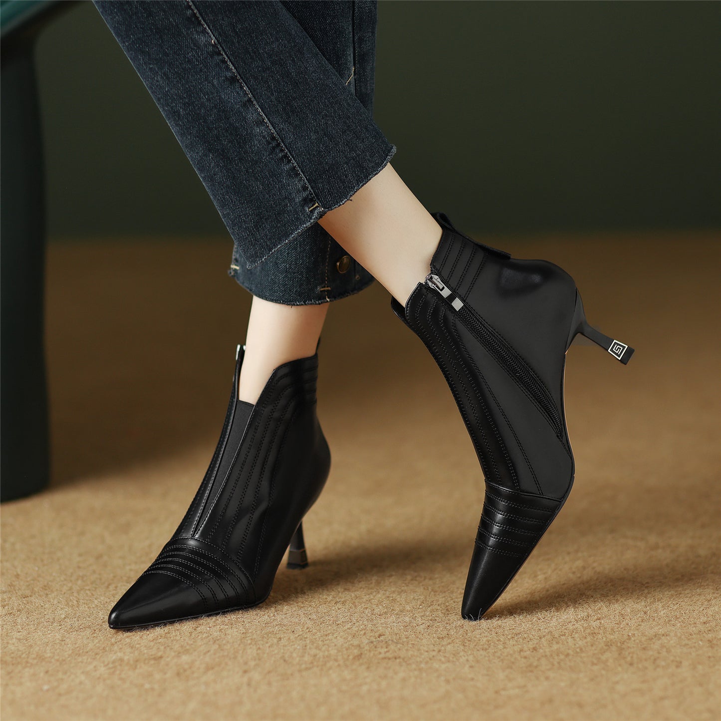 Nine Seven Women's Genuine Leather Handmade Side Zip Up Pointed Toe Ankle Boots