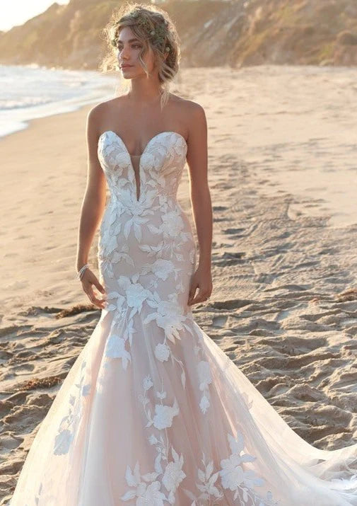 Nine Seven Appique Lace Plunging V-Neckline Strapless Bohemian Bridal Grown Mermaid Wedding Dress Customization